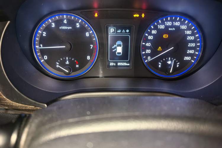 Used Hyundai Mistra 2016 1.6T Automatic Smart GLS Odometer Close Up