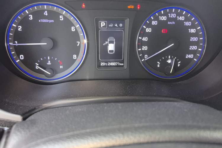 Used Hyundai Mistra 2016 1.8L Automatic Smart GLS Odometer Close Up