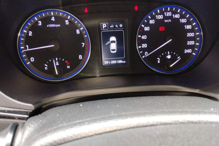 Used Hyundai Mistra 2016 1.8L Automatic Smart GLS Odometer Close Up