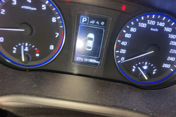 Used Hyundai Mistra 2016 1.6T Automatic Smart GLS Odometer Close Up