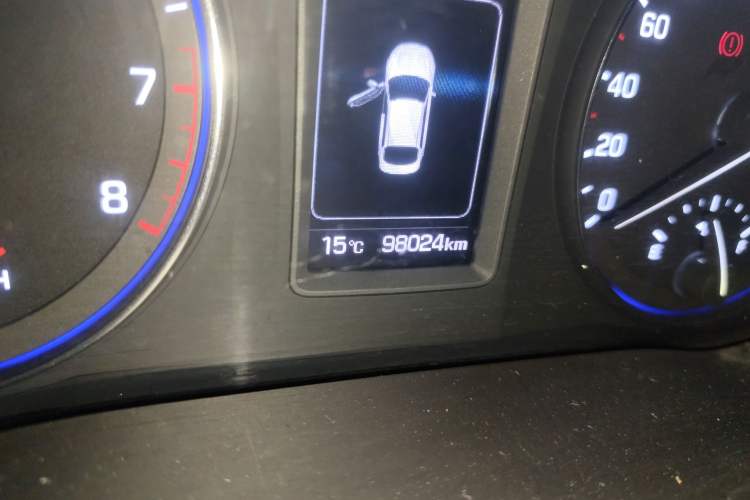 Used Hyundai Mistra 2016 1.8L Automatic Smart GLS Odometer Close Up