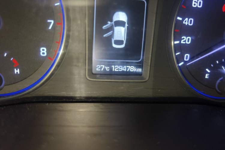 Used Hyundai Mistra 2016 1.8L Automatic Smart GLS Odometer Close Up
