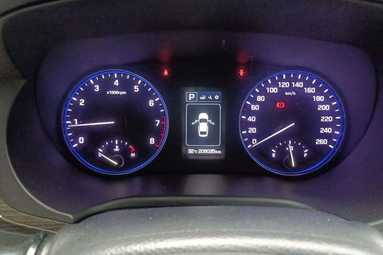 Used Hyundai Mistra 2016 1.6T Automatic Smart GLS Odometer Close Up