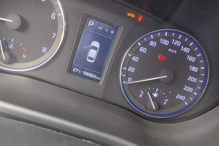 Used Hyundai Mistra 2016 1.8L Automatic Deluxe DLX Model Odometer Close Up