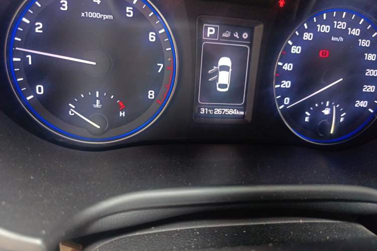 Used Hyundai Mistra 2016 1.8L Automatic Smart GLS Odometer Close Up