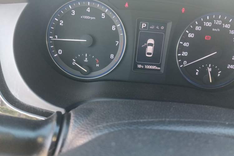 Used Hyundai Mistra 2016 1.8L Automatic Smart GLS Odometer Close Up