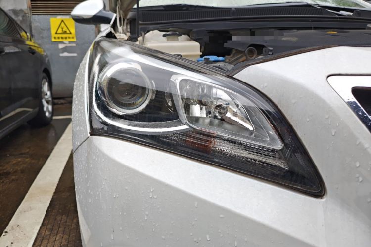 Used Hyundai Mistra 2016 1.8L Automatic Deluxe DLX Model Right Front Headlight