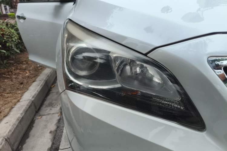 Used Hyundai Mistra 2016 1.8L Automatic Smart GLS Right Front Headlight