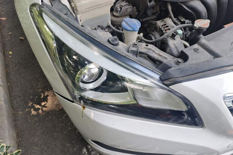 Used Hyundai Mistra 2016 1.8L Automatic Deluxe DLX Model Right Front Headlight