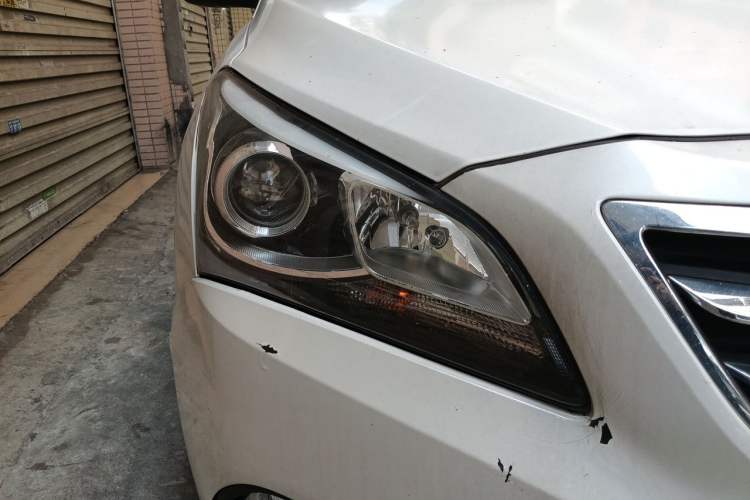 Used Hyundai Mistra 2016 1.8L Automatic Deluxe DLX Model Right Front Headlight