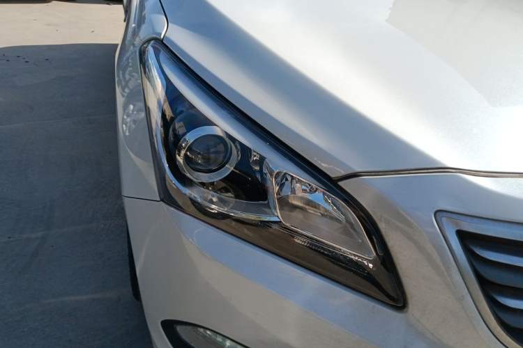 Used Hyundai Mistra 2016 1.6T Automatic Smart GLS Right Front Headlight