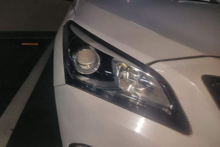 Used Hyundai Mistra 2016 1.8L Automatic Smart GLS Right Front Headlight