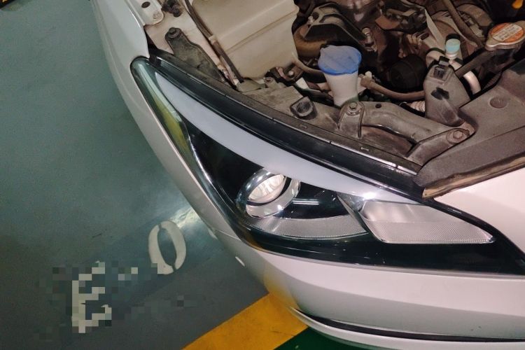 Used Hyundai Mistra 2016 1.6T Automatic Smart GLS Right Front Headlight