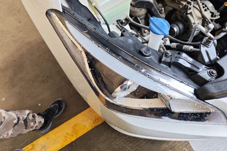 Used Hyundai Mistra 2016 1.6T Automatic Smart GLS Right Front Headlight