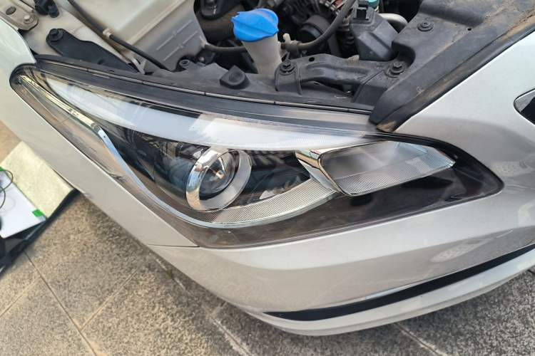 Used Hyundai Mistra 2016 1.8L Automatic Smart GLS Right Front Headlight