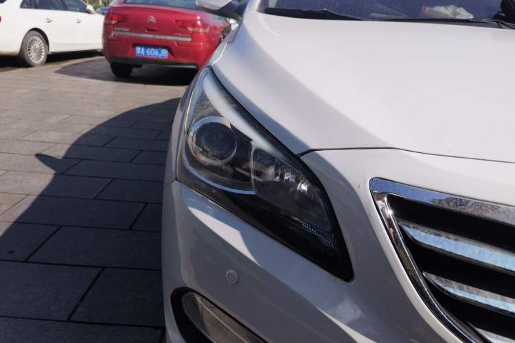 Used Hyundai Mistra 2016 1.8L Automatic Smart GLS Right Front Headlight