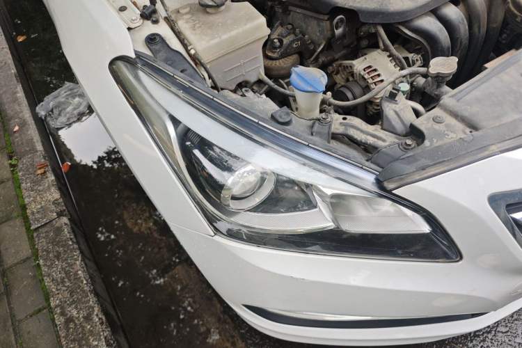 Used Hyundai Mistra 2016 1.8L Automatic Deluxe DLX Model Right Front Headlight