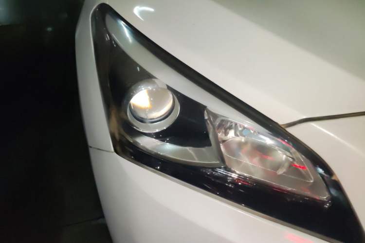 Used Hyundai Mistra 2016 1.8L Automatic Smart GLS Right Front Headlight