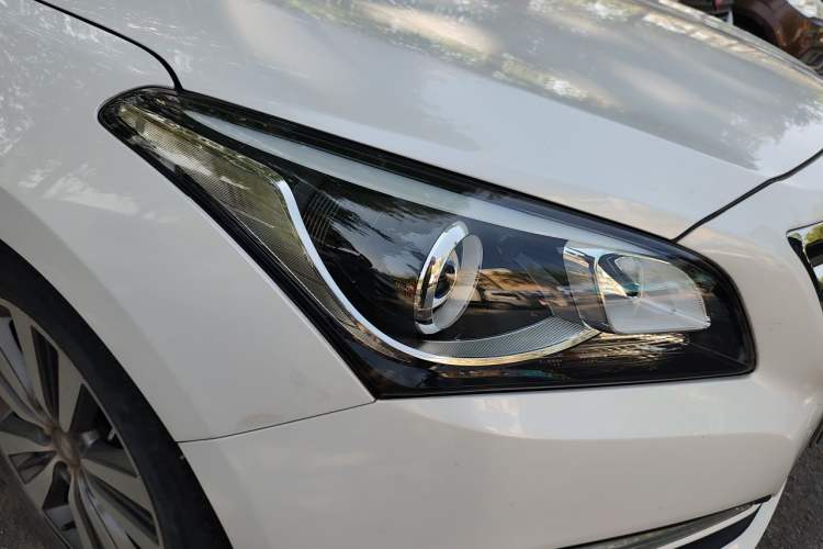 Used Hyundai Mistra 2016 1.8L Automatic Smart GLS Right Front Headlight