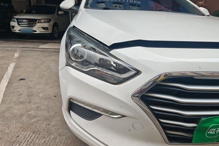 Used Hyundai Mistra 2016 1.8L Automatic Deluxe DLX Model Right Front Headlight