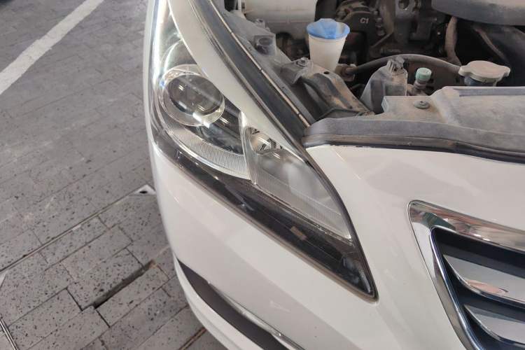Used Hyundai Mistra 2016 1.8L Automatic Smart GLS Right Front Headlight
