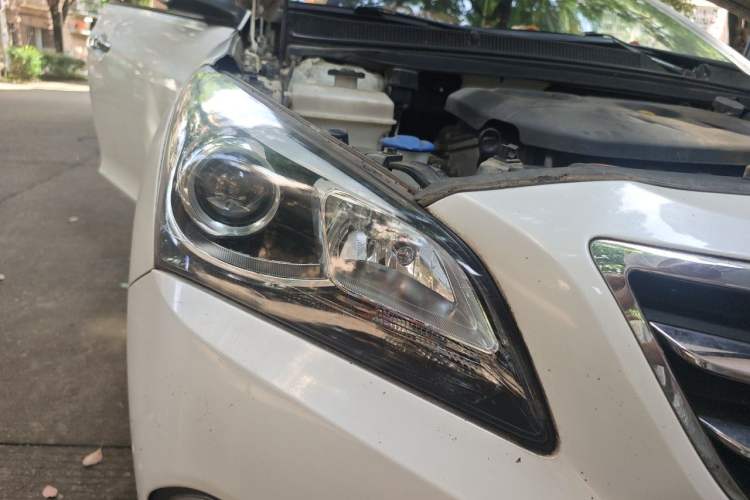 Used Hyundai Mistra 2016 1.8L Automatic Smart GLS Right Front Headlight