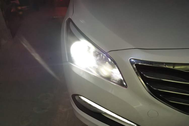 Used Hyundai Mistra 2016 1.8L Automatic Deluxe DLX Model Right Front Headlight