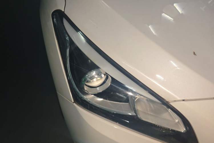 Used Hyundai Mistra 2016 1.8L Automatic Smart GLS Right Front Headlight