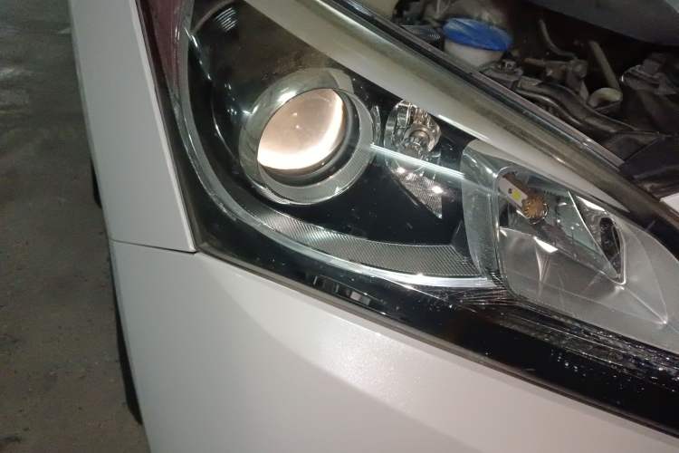 Used Hyundai Mistra 2016 1.6T Automatic Smart GLS Right Front Headlight