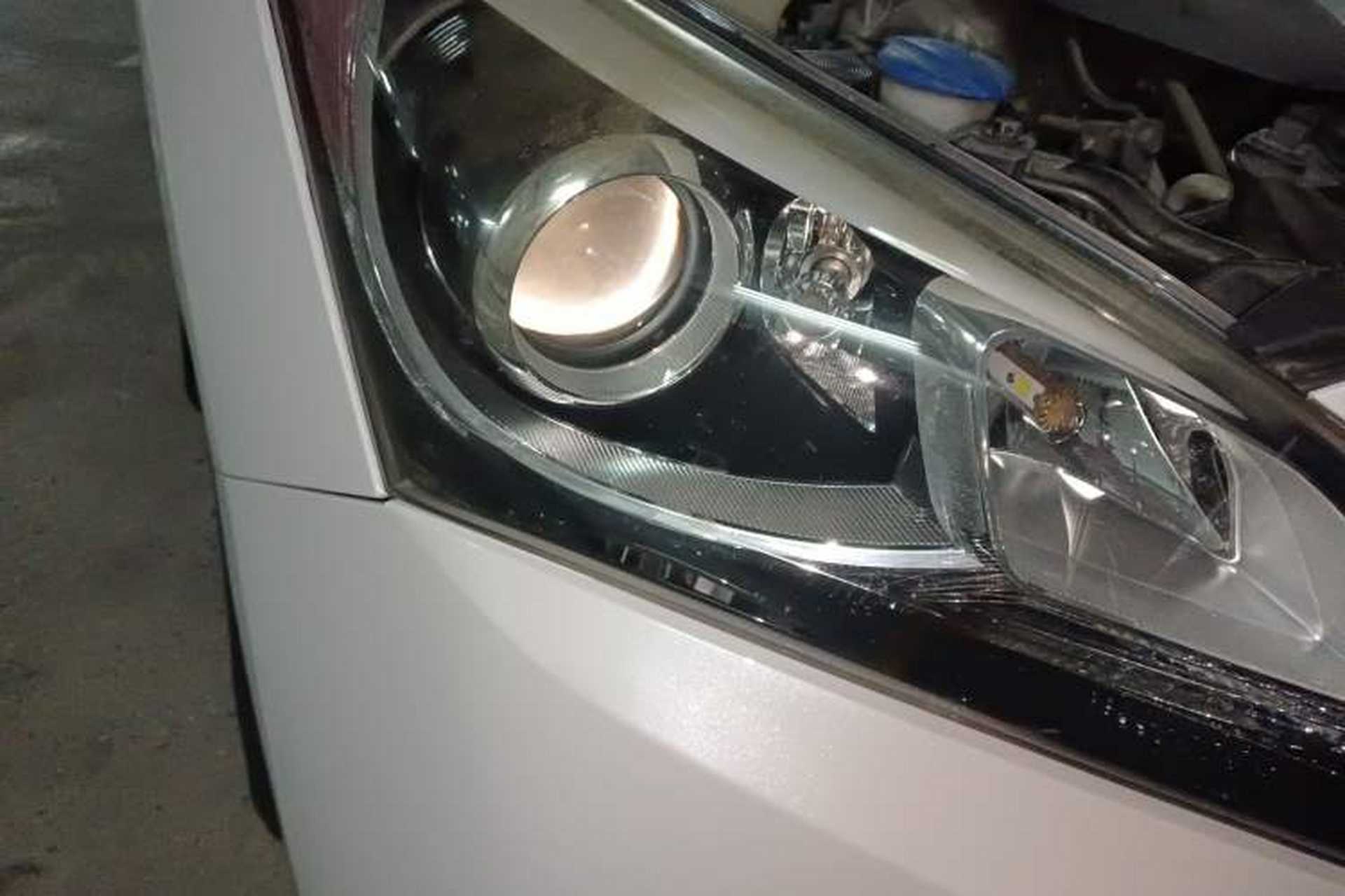 Used Hyundai Mistra 2016 1.6T Automatic Smart GLS Right Front Headlight