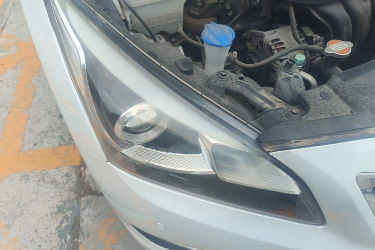 Used Hyundai Mistra 2016 1.8L Automatic Deluxe DLX Model Right Front Headlight