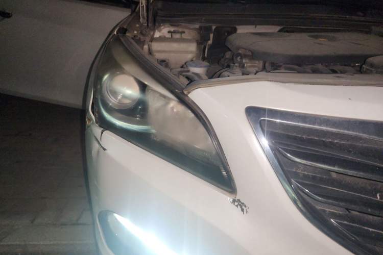 Used Hyundai Mistra 2016 1.8L Automatic Deluxe DLX Model Right Front Headlight
