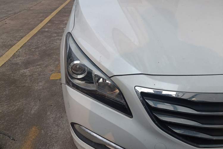 Used Hyundai Mistra 2016 1.8L Automatic Deluxe DLX Model Right Front Headlight