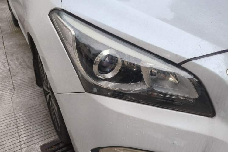 Used Hyundai Mistra 2016 1.8L Automatic Deluxe DLX Model Right Front Headlight