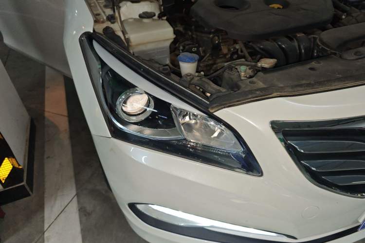 Used Hyundai Mistra 2016 1.8L Automatic Smart GLS Right Front Headlight
