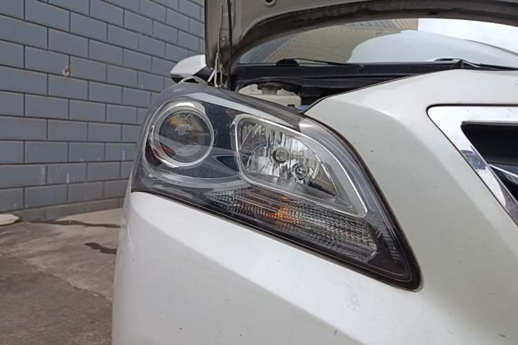 Used Hyundai Mistra 2016 1.8L Automatic Smart GLS Right Front Headlight