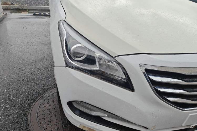 Used Hyundai Mistra 2016 1.8L Automatic Deluxe DLX Model Right Front Headlight