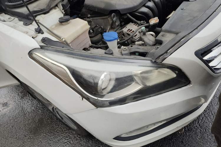 Used Hyundai Mistra 2016 1.8L Automatic Smart GLS Right Front Headlight