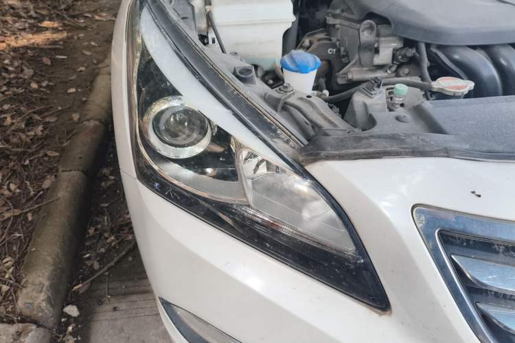 Used Hyundai Mistra 2016 1.8L Automatic Deluxe DLX Model Right Front Headlight