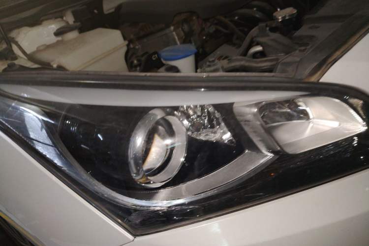 Used Hyundai Mistra 2016 1.8L Automatic Deluxe DLX Model Right Front Headlight