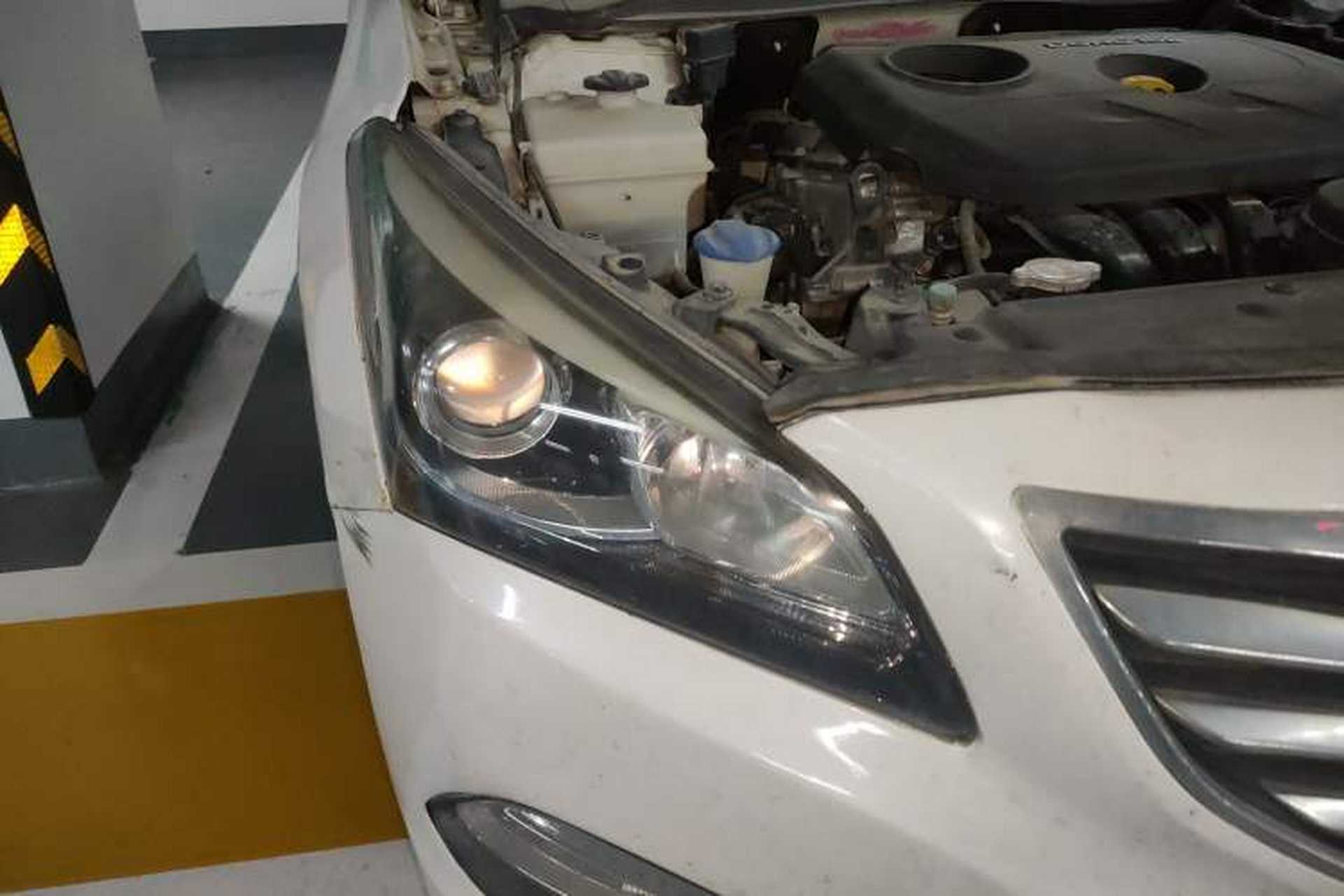 Used Hyundai Mistra 2016 1.8L Automatic Deluxe DLX Model Right Front Headlight