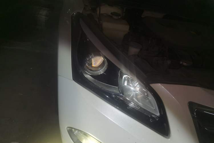 Used Hyundai Mistra 2016 1.8L Automatic Smart GLS Right Front Headlight