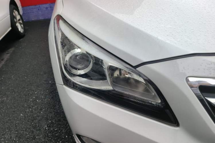 Used Hyundai Mistra 2016 1.8L Automatic Deluxe DLX Model Right Front Headlight