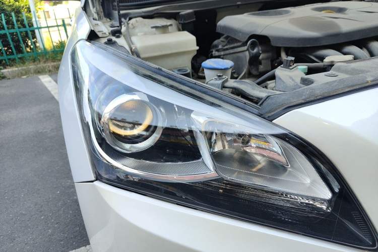 Used Hyundai Mistra 2016 1.8L Automatic Deluxe DLX Model Right Front Headlight