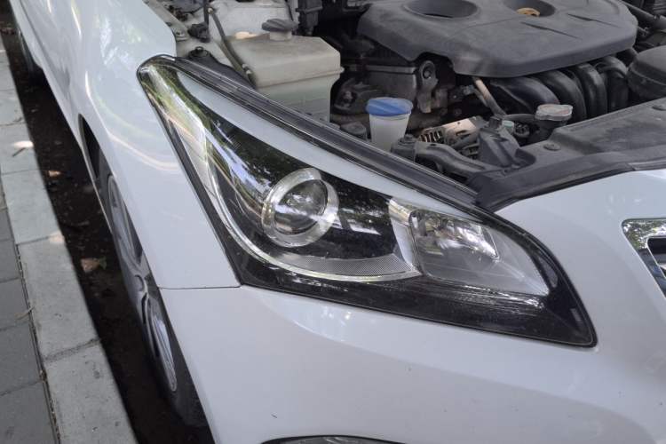 Used Hyundai Mistra 2016 1.8L Automatic Smart GLS Right Front Headlight