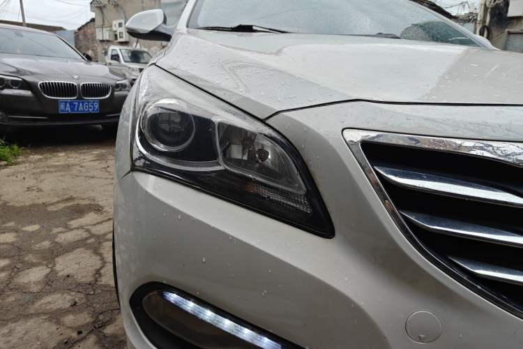 Used Hyundai Mistra 2016 1.8L Automatic Deluxe DLX Model Right Front Headlight