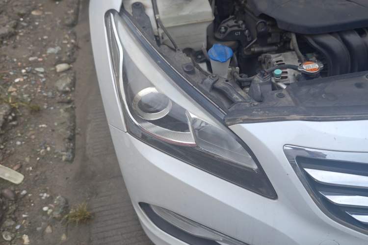 Used Hyundai Mistra 2016 1.8L Automatic Smart GLS Right Front Headlight
