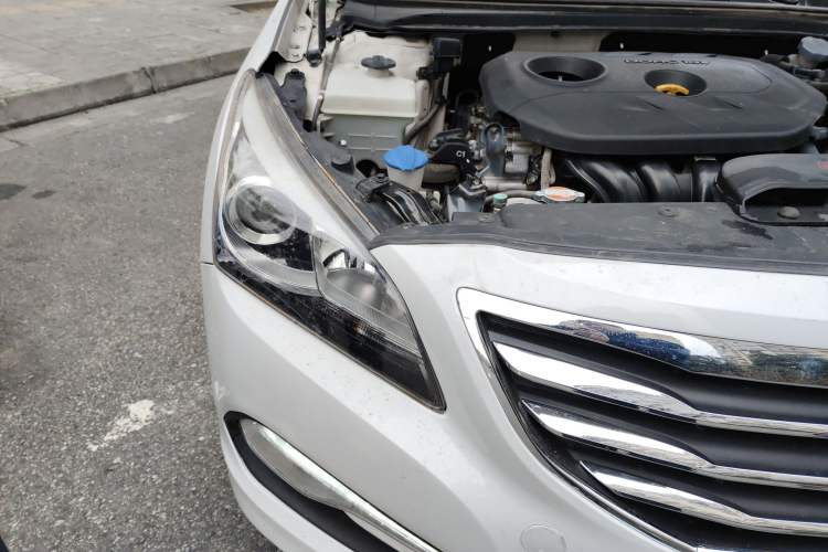Used Hyundai Mistra 2016 1.8L Automatic Smart GLS Right Front Headlight