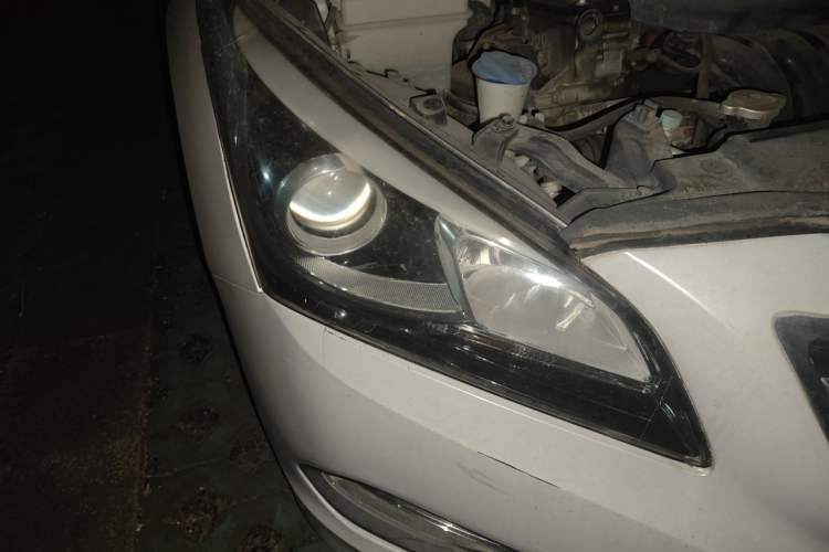 Used Hyundai Mistra 2016 1.8L Automatic Deluxe DLX Model Right Front Headlight