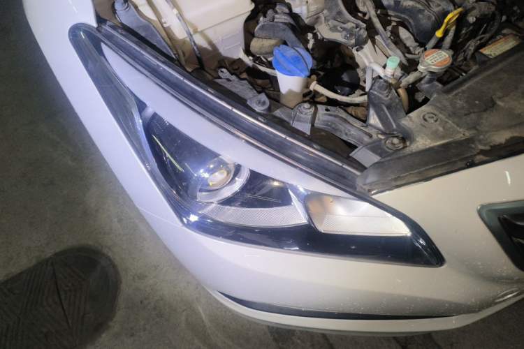 Used Hyundai Mistra 2016 1.6T Automatic Smart GLS Right Front Headlight